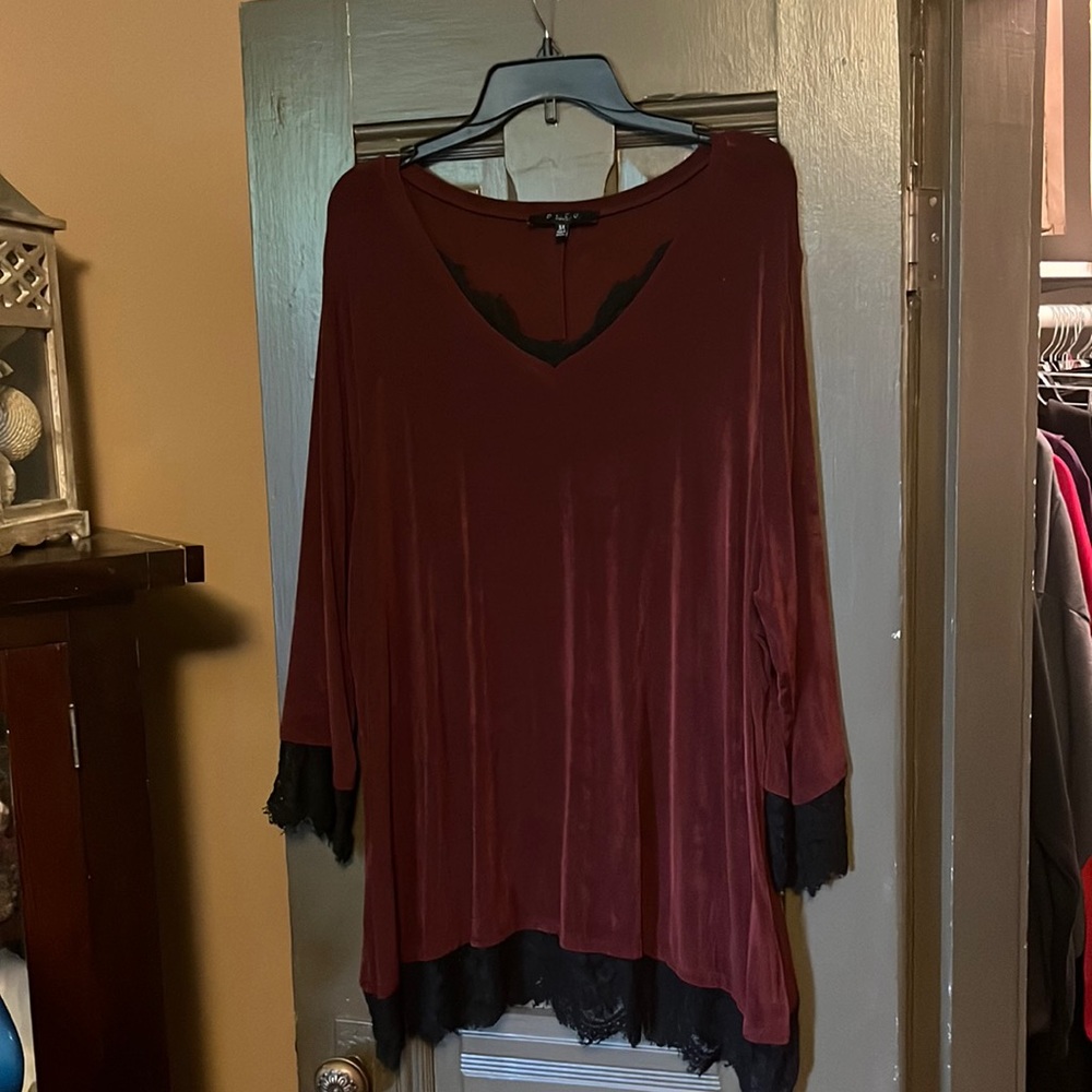 Cute stretchy tunic.  Maroon & Black. B.l.e.u.  3X